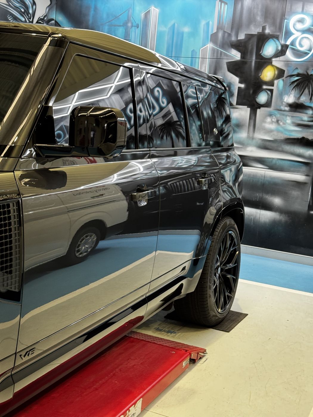 Black Land Rover Defender V8, coated